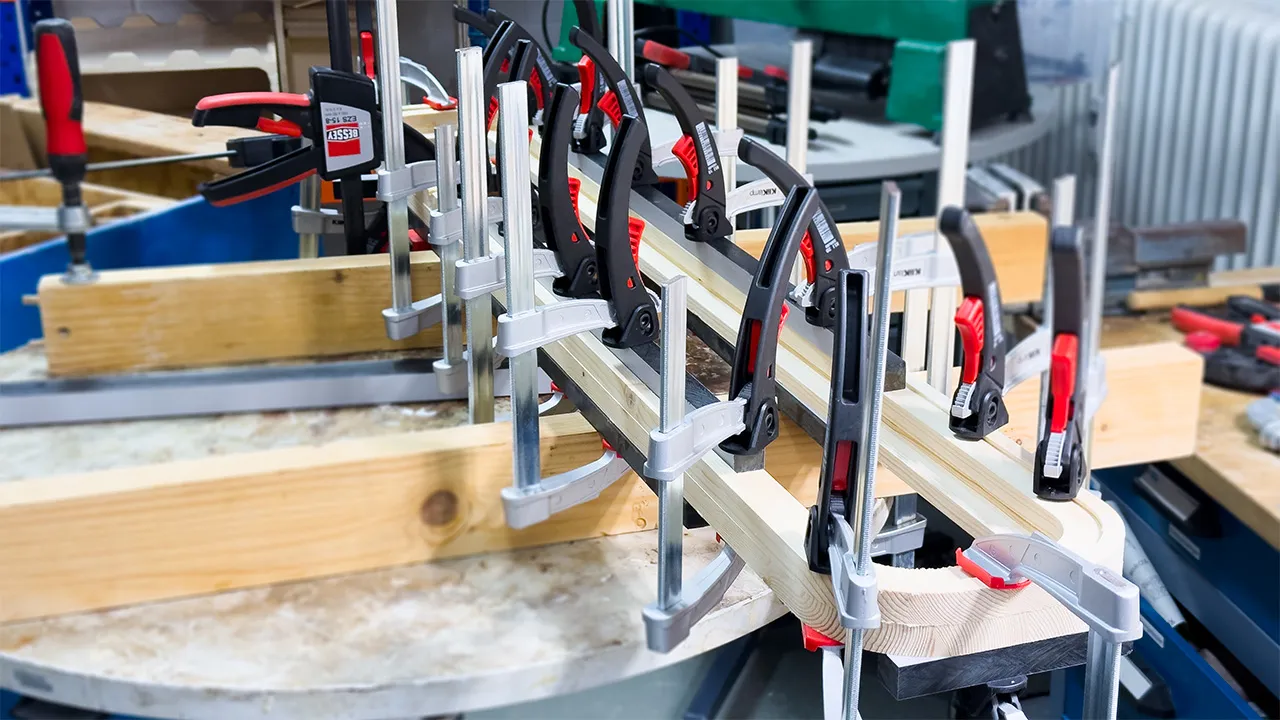 Clamping two lamp parts during glue drying