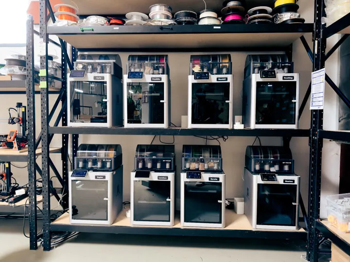 3D printer farm running housing parts