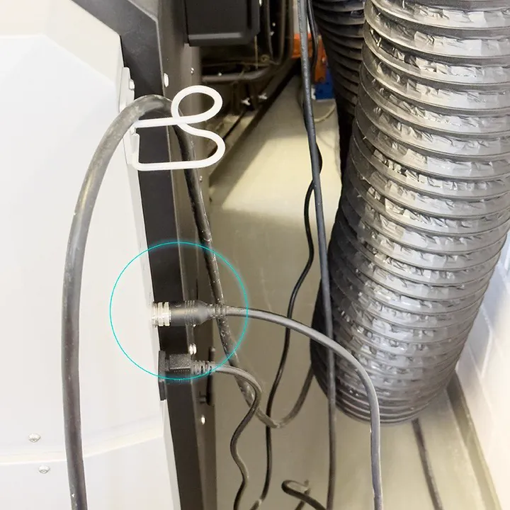 External connector between the xTool MetalFab welder and CNC cutter