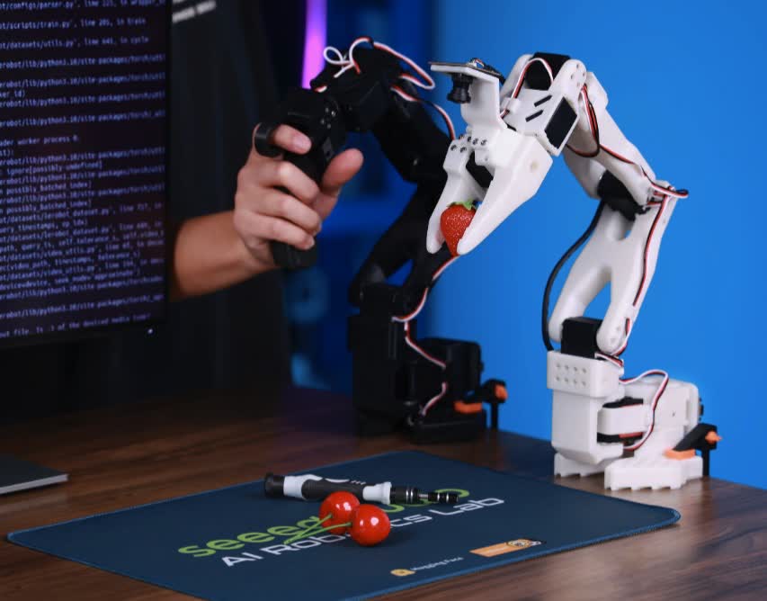 STS3215 servo in a robotic arm application