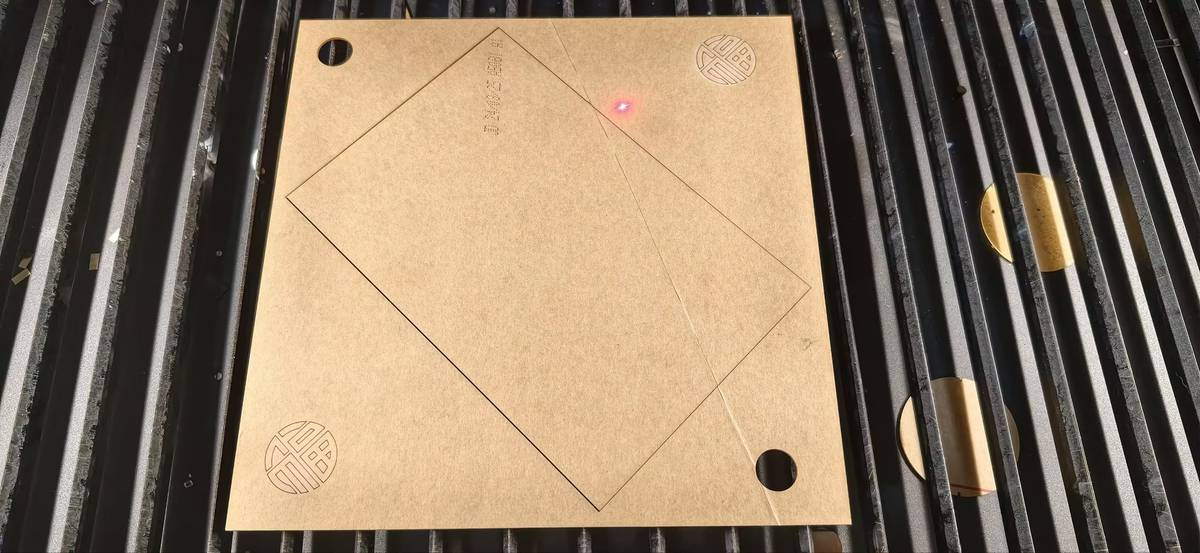 Acrylic panel cut result close-up