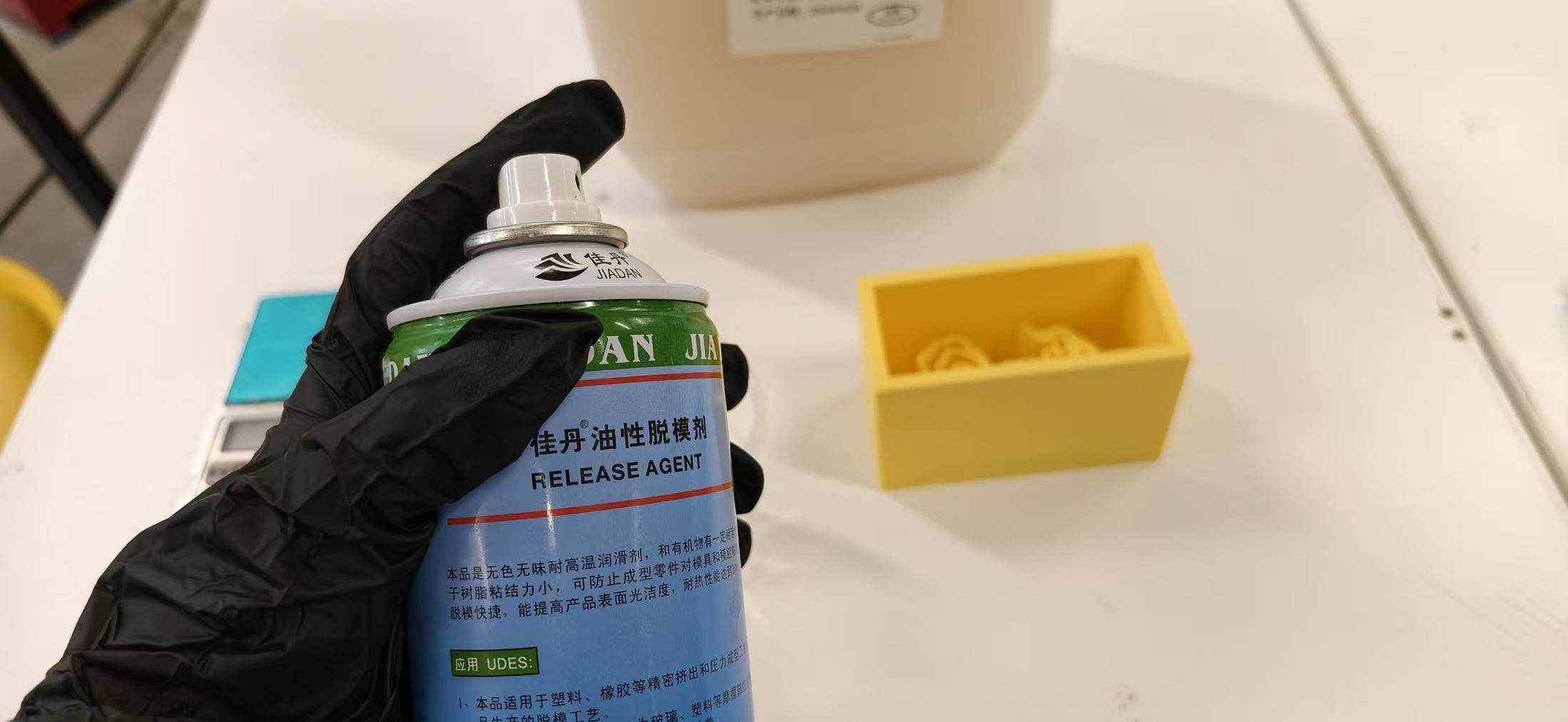 Applying oil-based mold release to the cloud positive