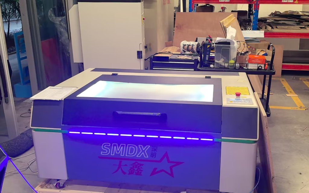 SMDX laser cutter at Chaihuo