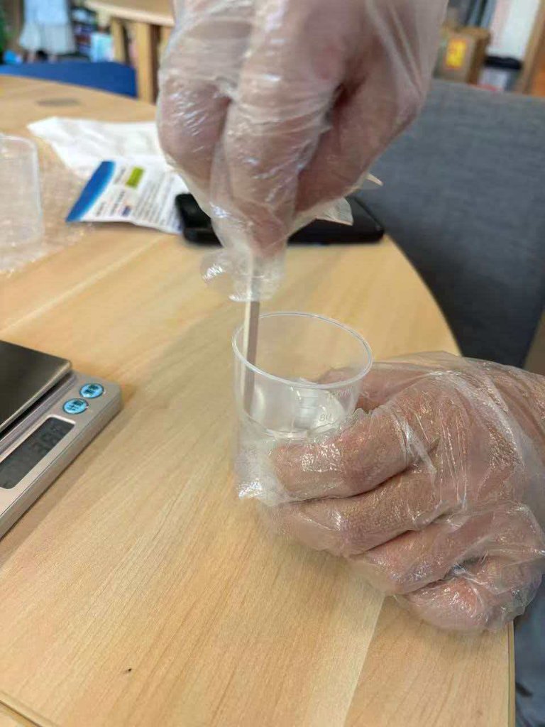 Adding pigment to mixed resin