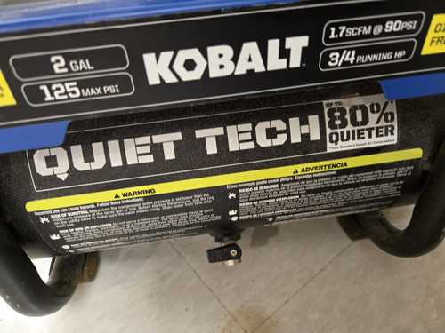 Drain valve at the bottom of the compressor tank