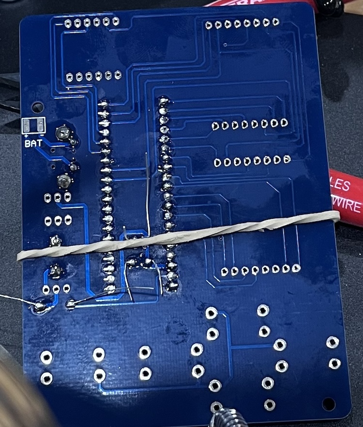 image5-rubber-band-holding-USB