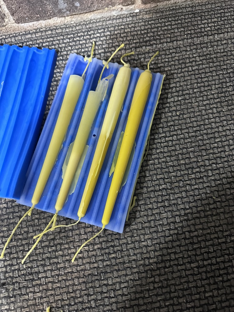Beeswax cooling and solidifying in the silicone mold