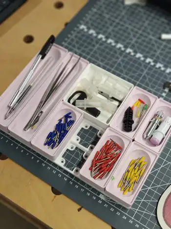 Assortment of blades and blade holders