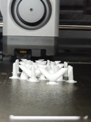 Here is a picture of the interlocking cubes mid printing, things look okay