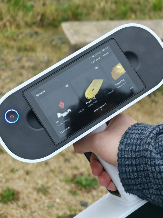 We go outside and click new project on the 3D scanner