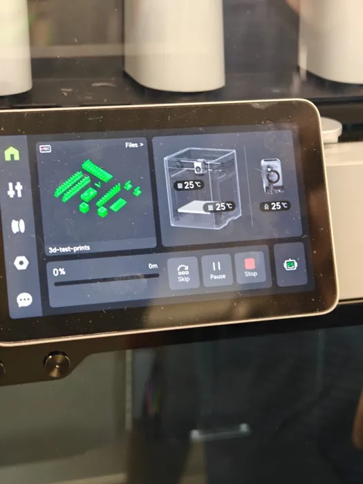 The temperature of the tool head of the plate and the ambient temperature all start at the room temperature of 25 degrees