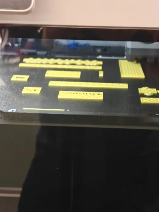 Here is one layer printed. We have to ensure that the lowest layers aren&rsquo;t too messed up in any way