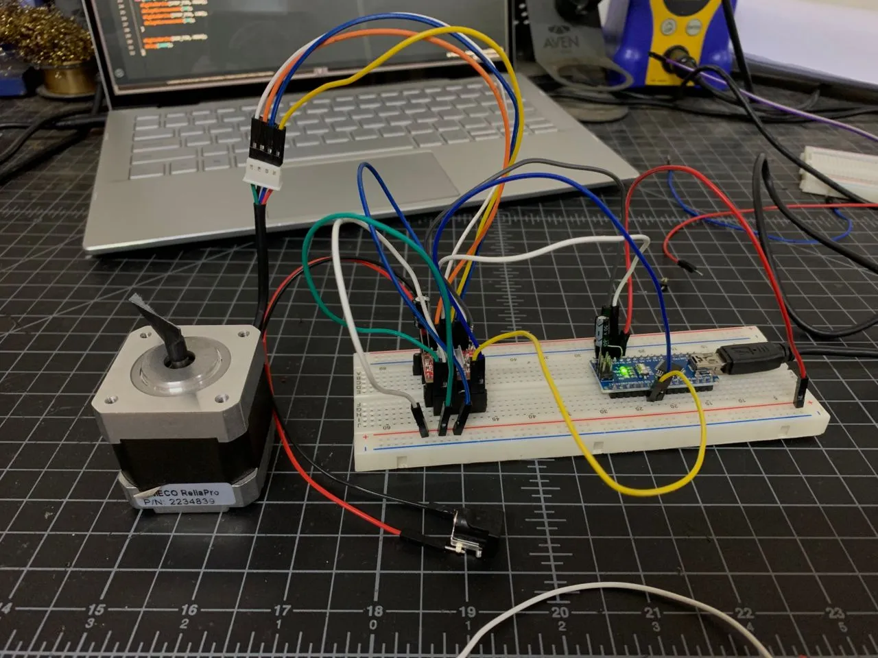Motor and A4988 driver test on breadboard
