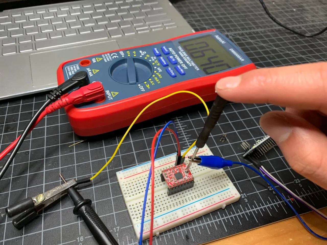 Measuring and setting Vref with multimeter