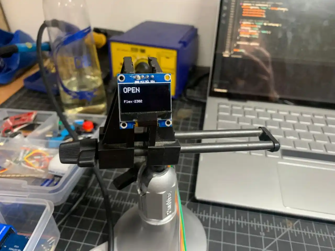 OLED displaying OPEN and live flex value