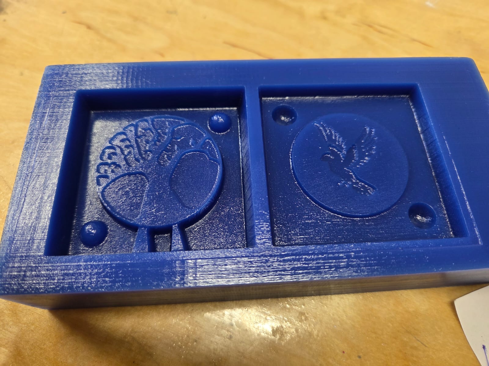 Mold fully coated with vaseline