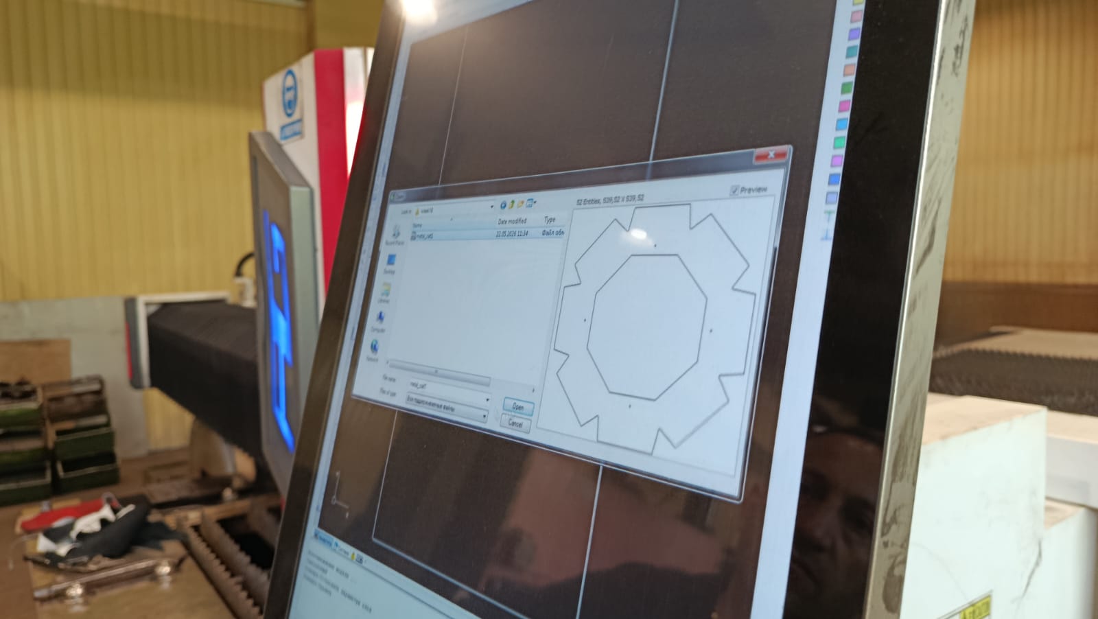 DXF file open dialog with preview