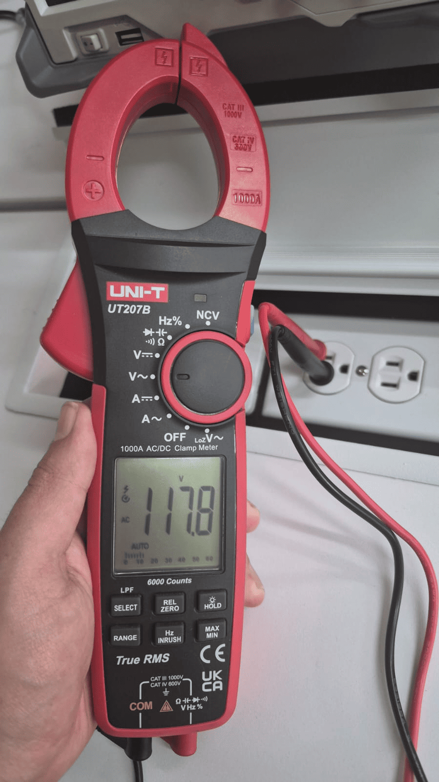 AC voltage measurement using a digital multimeter
