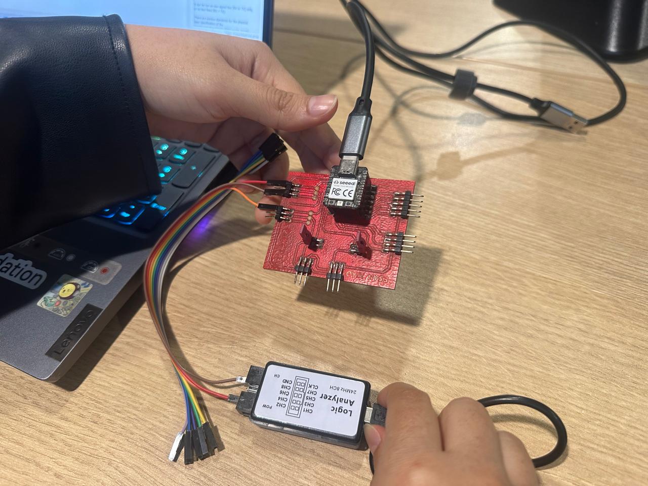XIAO RP2040 board connected to the USB logic analyzer