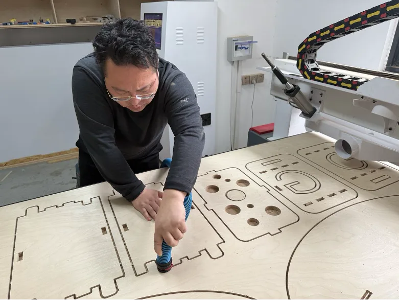 Removing tabs from the cut parts