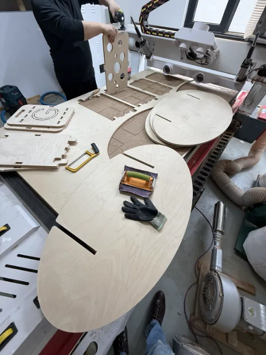 Marking and checking reference areas on the plywood