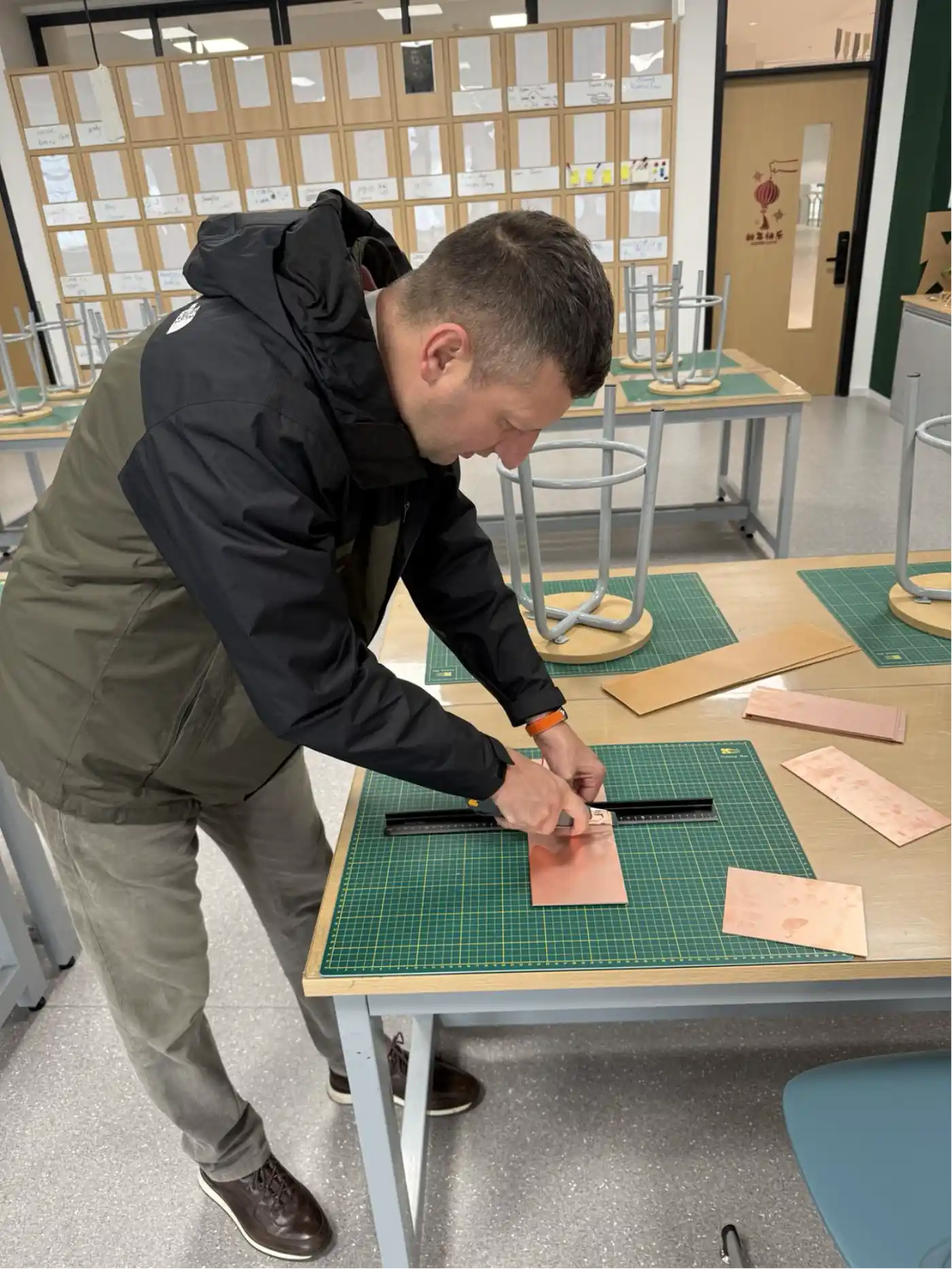 Completing the board cut – the scored board snaps cleanly to the required dimension