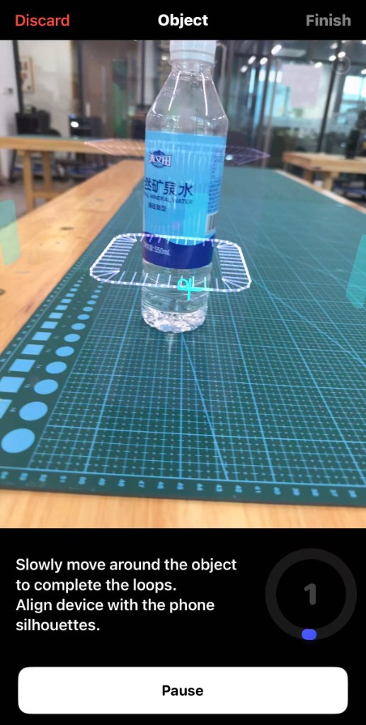 Luma guided capture with loop overlays around bottle