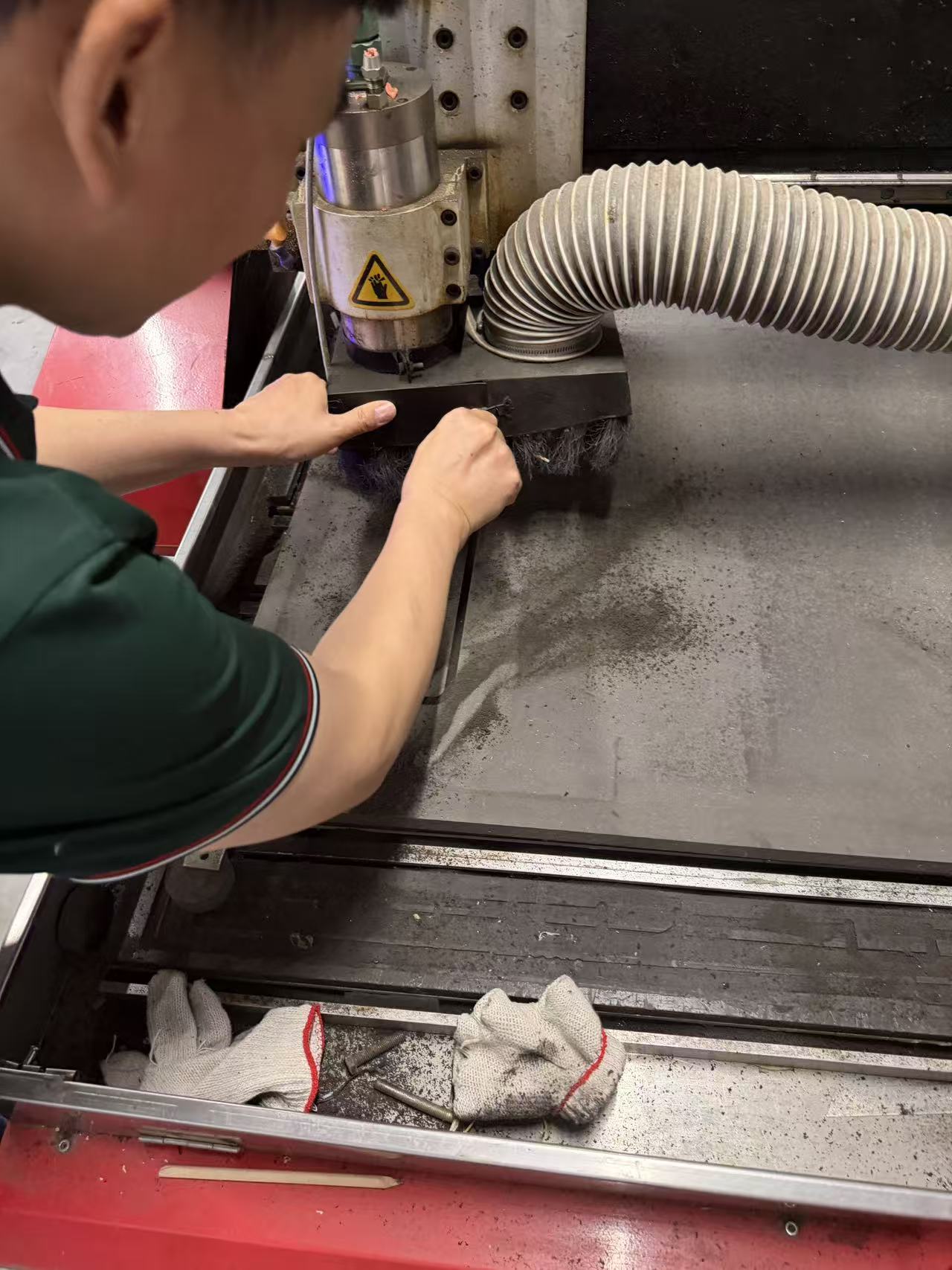 Spindle guard and dust cover closed