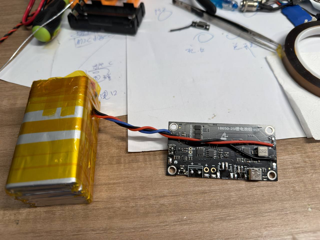 10,000 mAh 7.4 V 2S2P lithium pack with battery management system