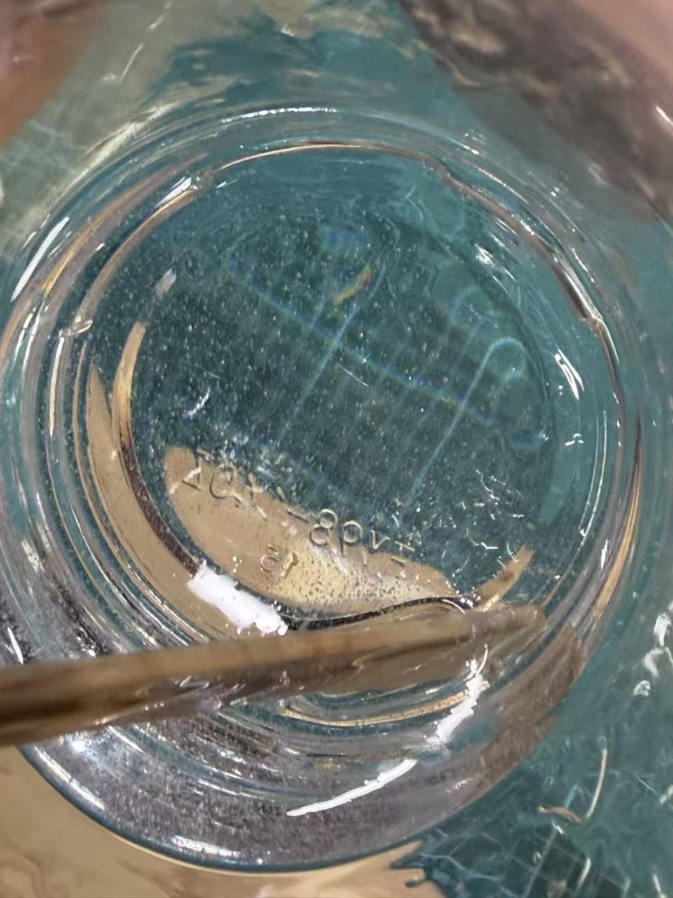 Epoxy after thorough mixing, small bubbles but no streaks