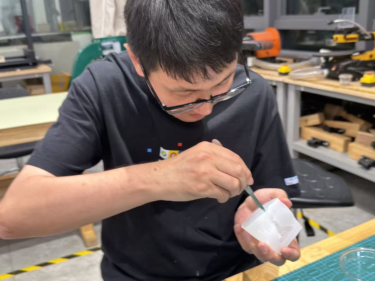 Opening the cut silicone and freeing the printed master
