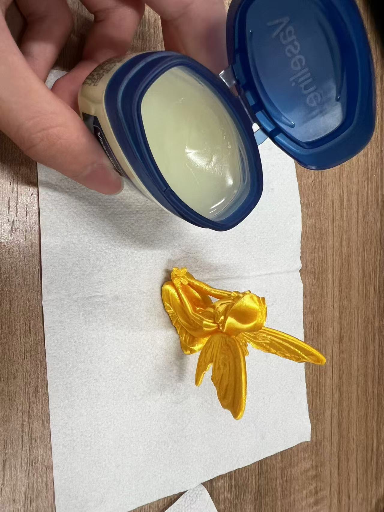 Vaseline applied around the 3D print inside the cup