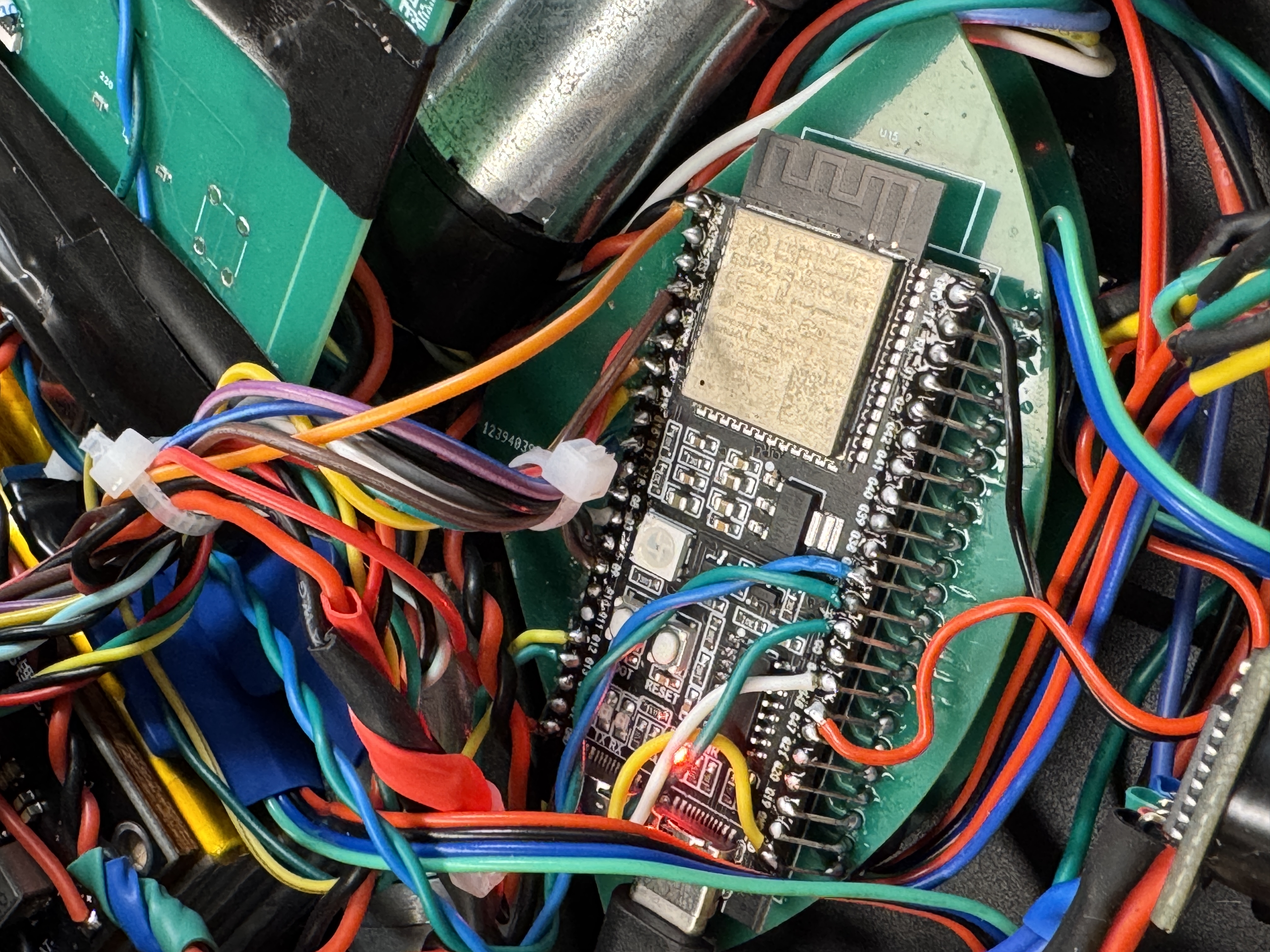 Detailed wiring from the TFT screen into the WROOM display PCB