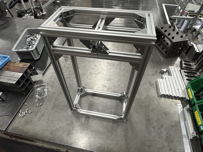 Base assemble on flat table