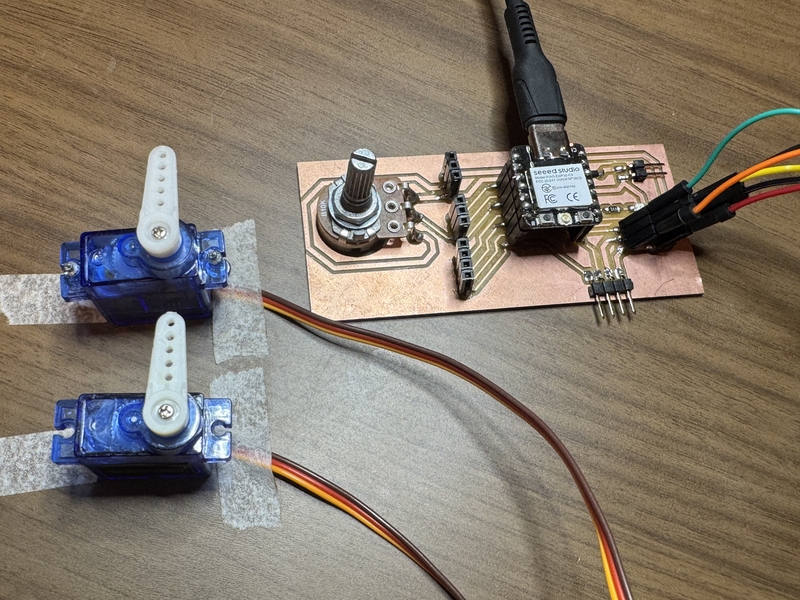 2 servo motors output