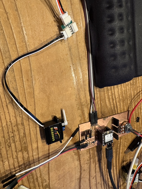 connect one servo motor