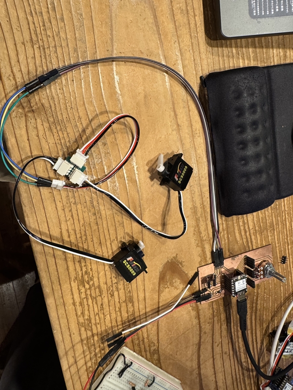 2 Servo motors connected