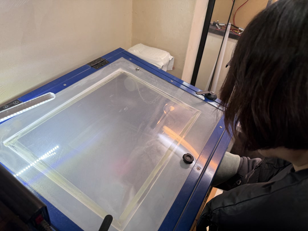 Sandblasting the glass