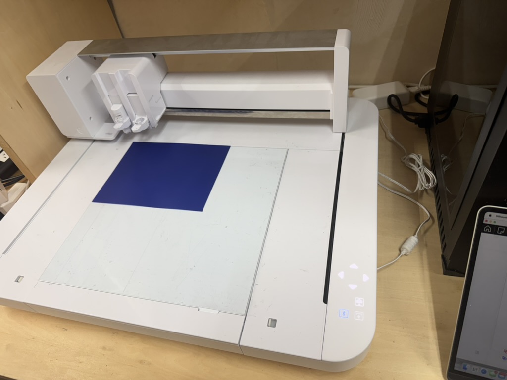 Vinyl cutter machine