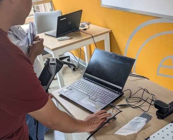 Setting up the scanner with Jorge and Rocio from FabLabPeru.
