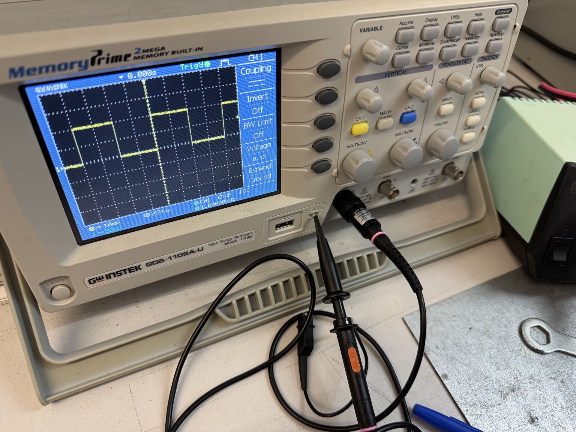 Oscilloscope screen — PWM square wave from Arduino