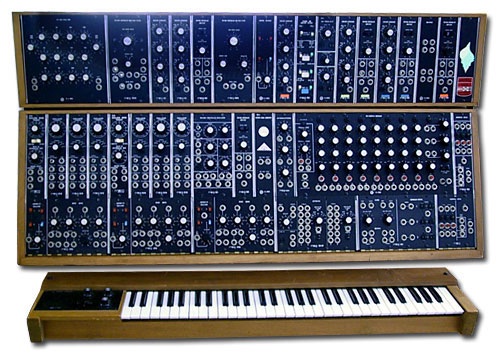 Moog synthesizer IC socket example