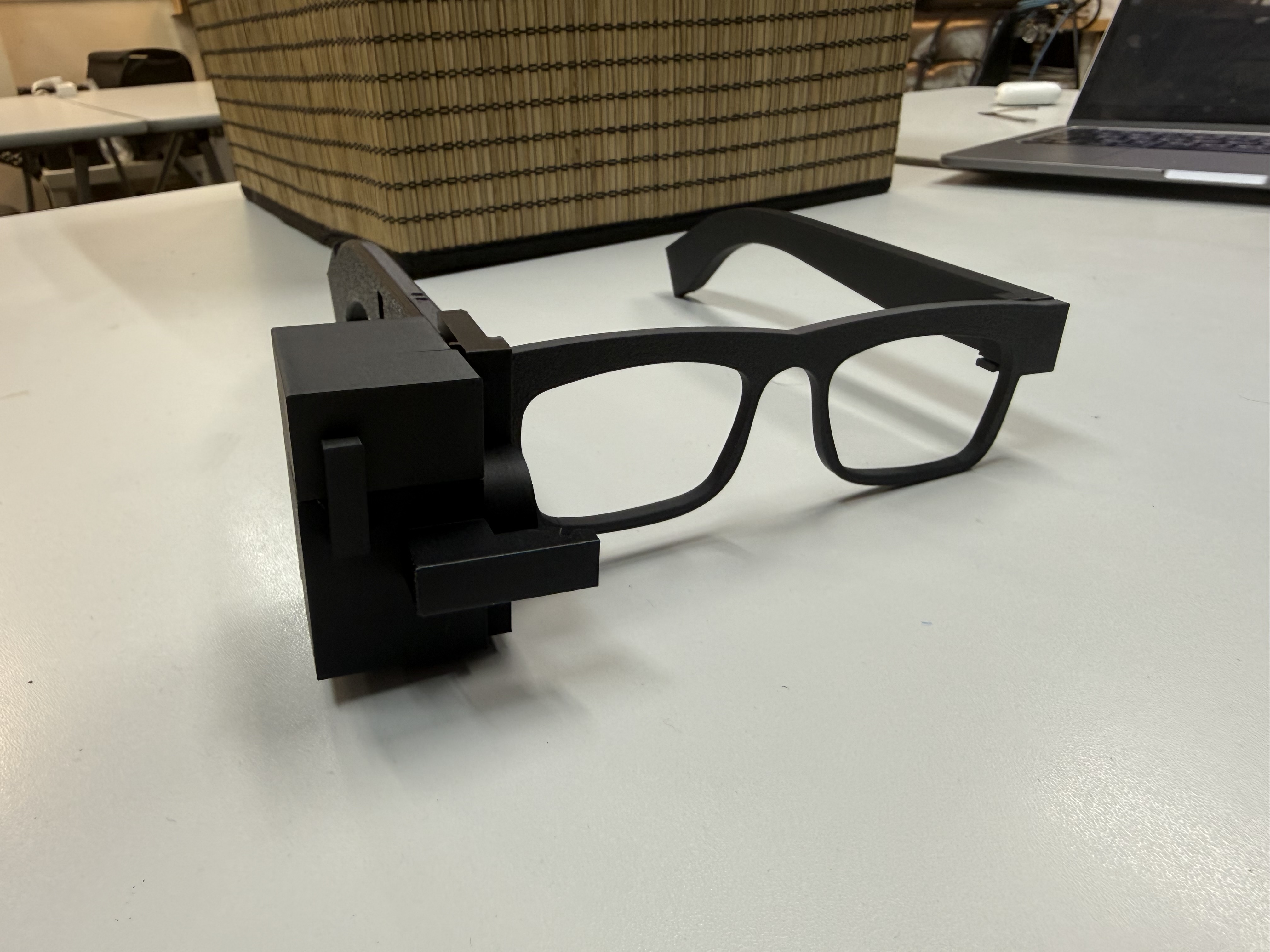 USB-C power cable routing on glasses