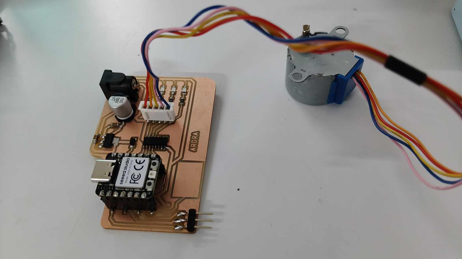 JST connector of the stepper motor connected to the PCB board