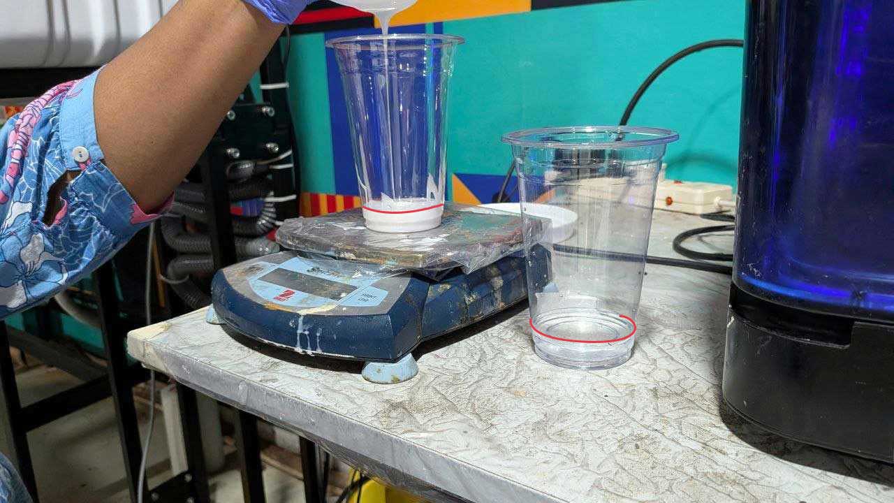 I placed an empty transparent cup and set the weighing scale to zero. I poured the silicone into the cup until it reached the same level as the water level.