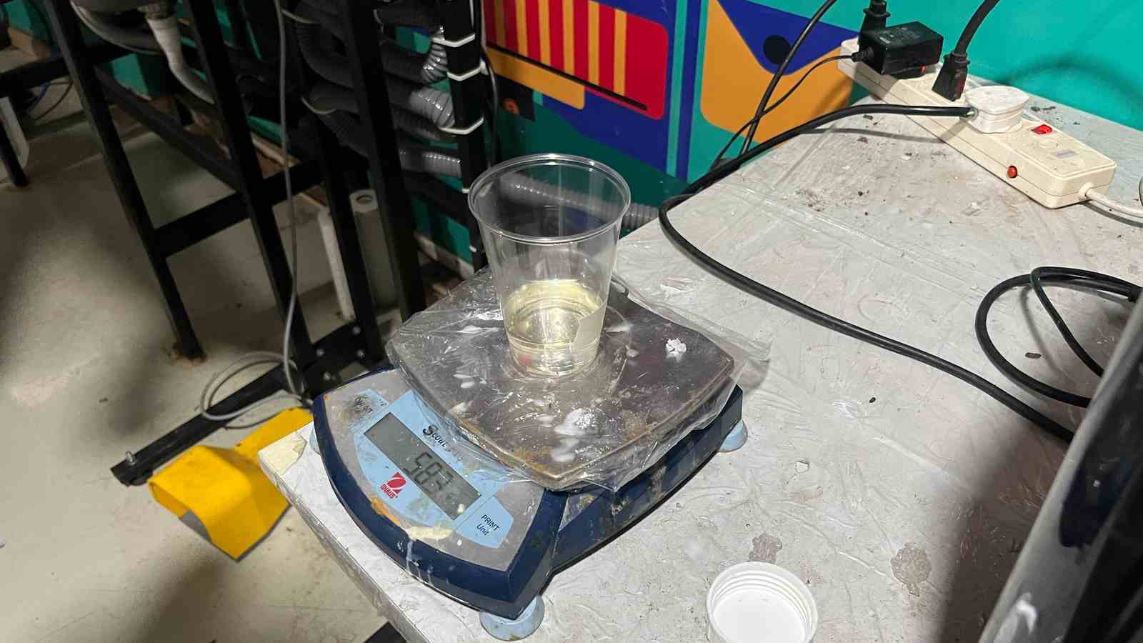 19.5 g of Ultra Clear Cast Epoxy Part B was poured, according to the 2:1 ratio. This time, the weighing scale was not brought to zero. Therefore, the weight shown was 58.3 g. This gave a more accurate reading.