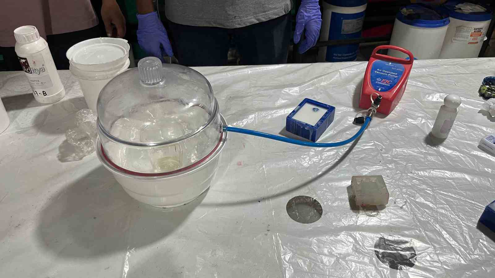 The resin mixture is kept in the vacuum chamber to remove the bubbles. Wait for the resin to rise and fall. This would take less than 2 minutes or so.