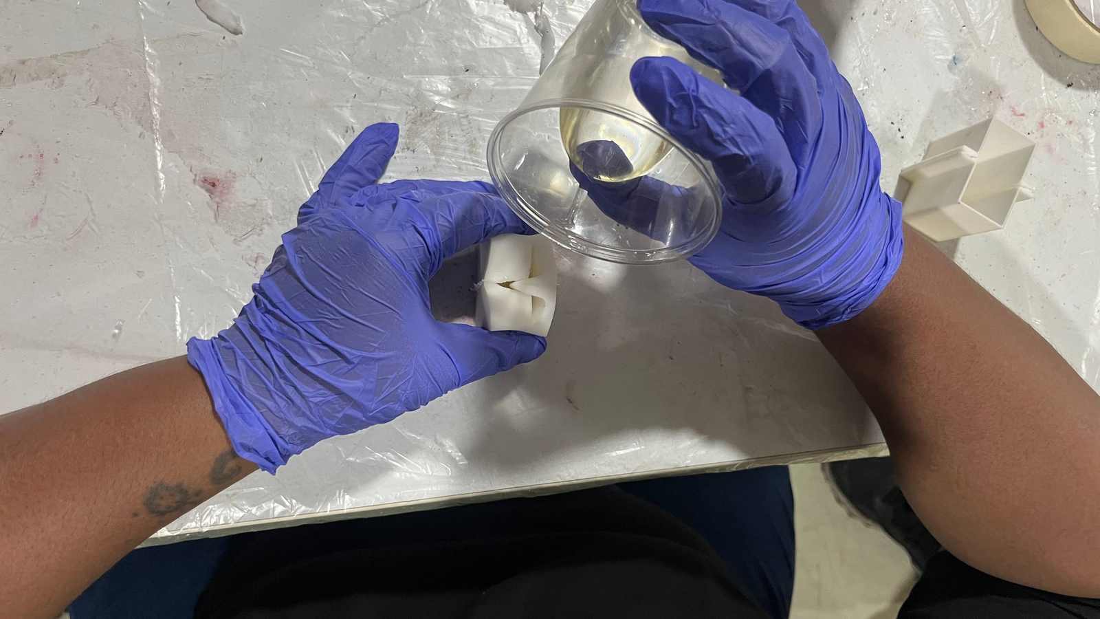 I squeezed the mould while pouring the resin into it, as it is very thin. This was done to ensure that the resin enters the tiniest parts.