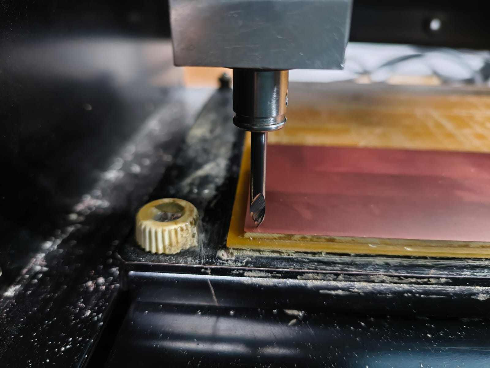 Roland MDX-20 spindle verified within the milling area before starting the trace run