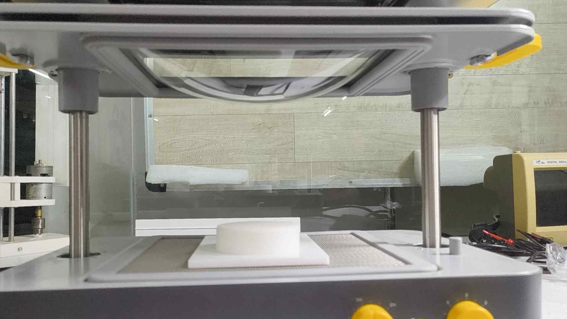 Sheet heating under halogen element
